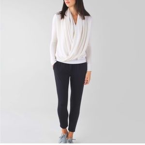 Lululemon iconic wrap cream